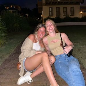 Meet your Posher, Abby